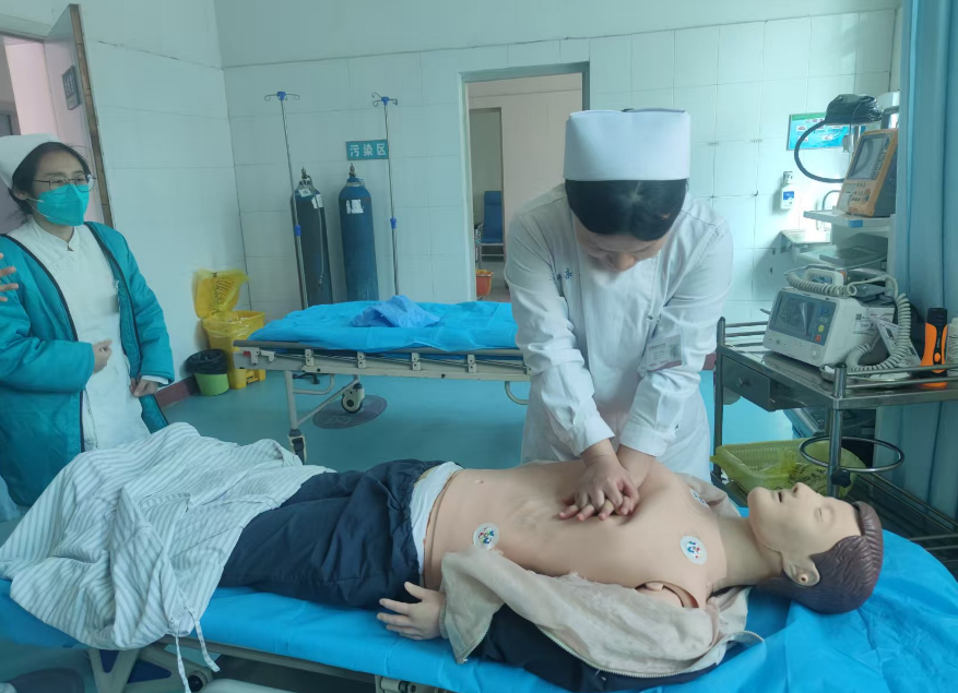 以赛促学强技能，守护生命显担当——我院护理技术大比武（心肺复苏+电除颤专场）圆满落幕