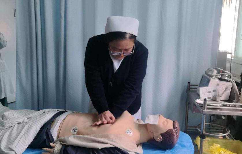 以赛促学强技能，守护生命显担当——我院护理技术大比武（心肺复苏+电除颤专场）圆满落幕