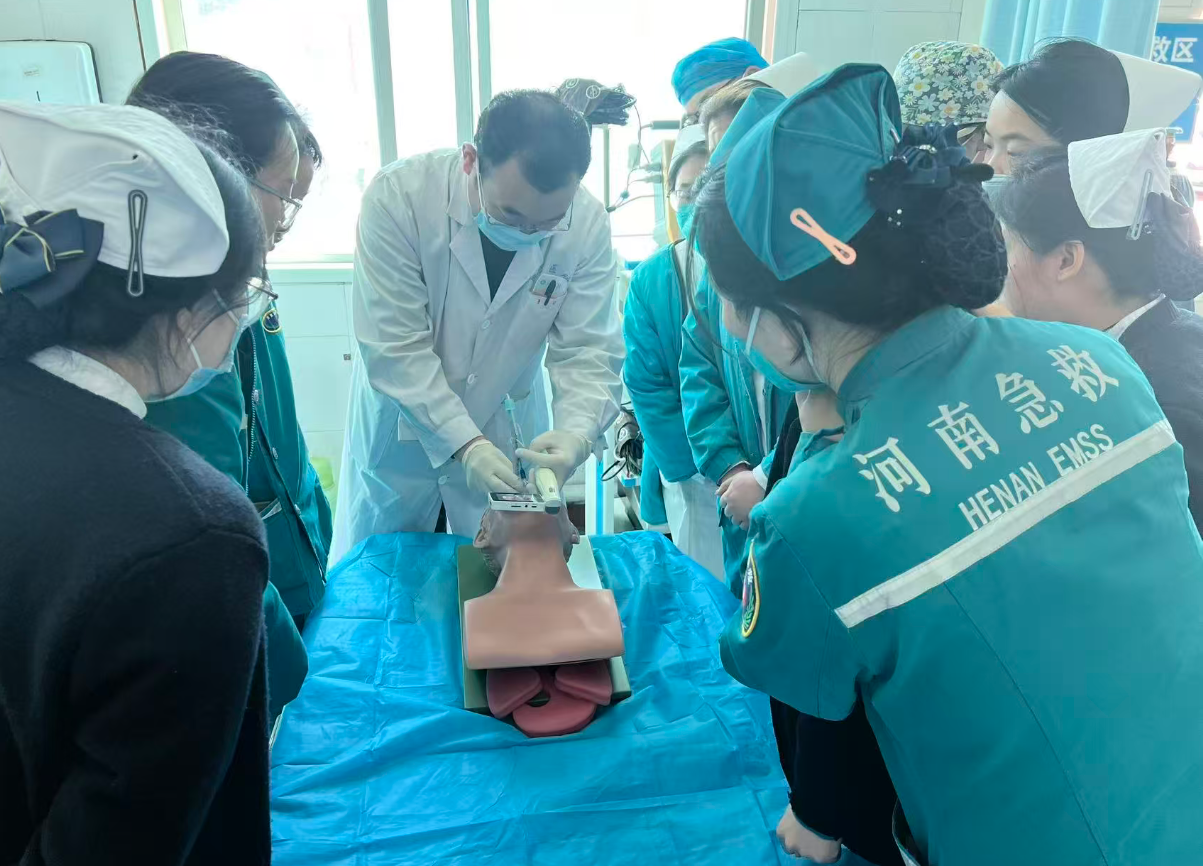 image.png 洛阳思亲医院急诊科开展急救技能系列培训 夯实应急救治基本功