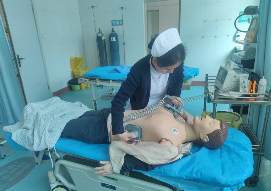 以赛促学强技能，守护生命显担当——我院护理技术大比武（心肺复苏+电除颤专场）圆满落幕