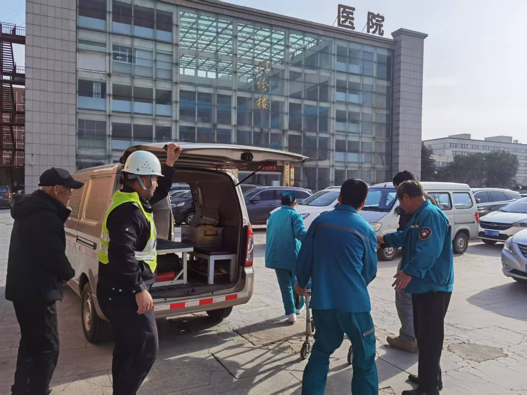 思亲医院：争分夺秒急诊门诊接诊中，细致诊疗、暖心守护，为闽大秦患者的健康保驾护航。