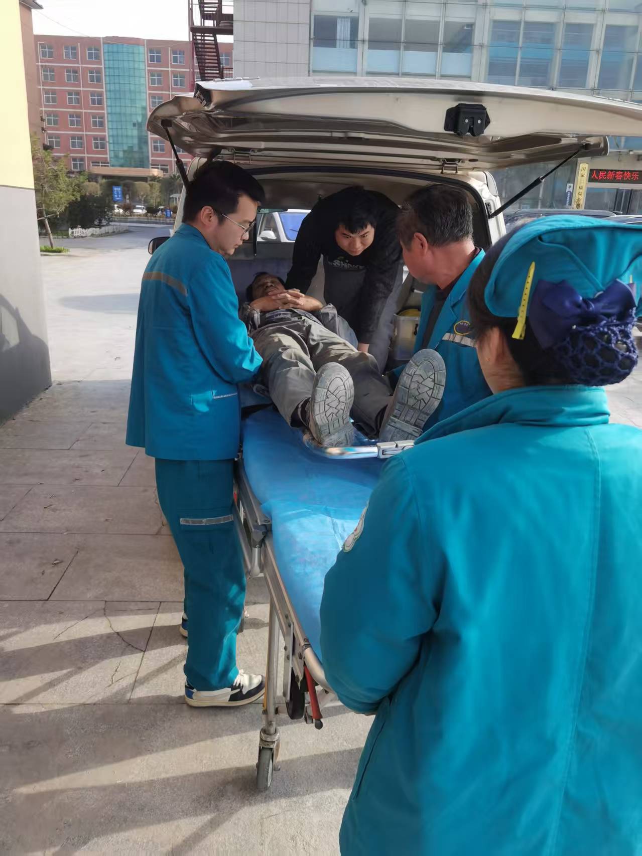 思亲医院：争分夺秒急诊门诊接诊中，细致诊疗、暖心守护，为闽大秦患者的健康保驾护航。