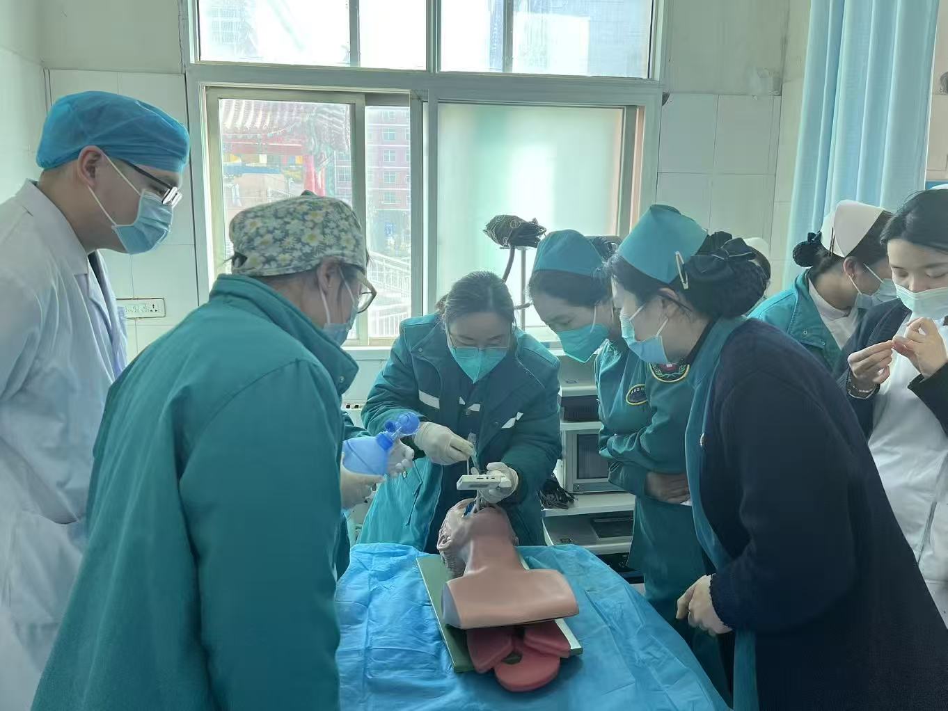 洛阳思亲医院：以学赋能急诊一线，罗耀刚主任系统讲解常见急症及规范处理，夯实急救基本功。