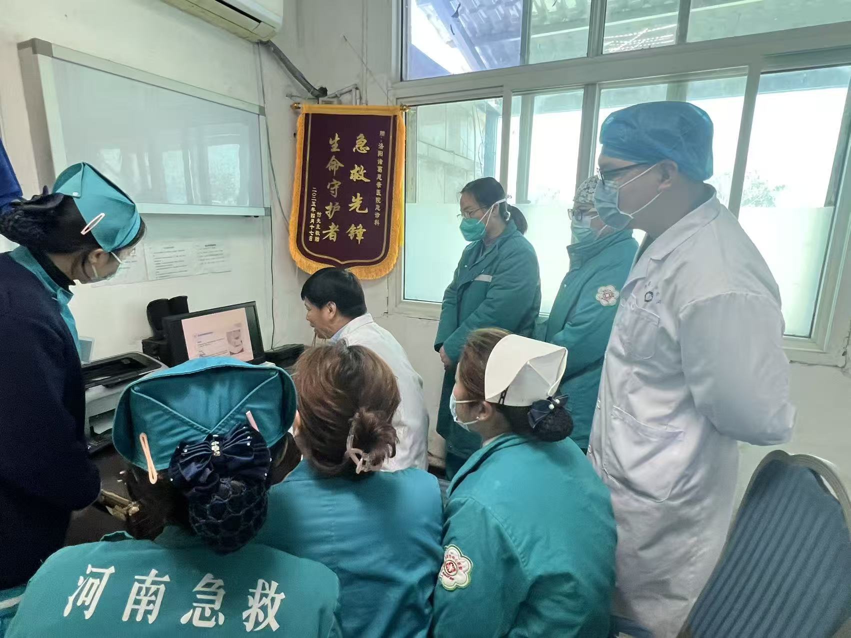 洛阳思亲医院：以学促练，以练赋能。李军主任开展紧急胸腔穿刺术教学，理论结合实操