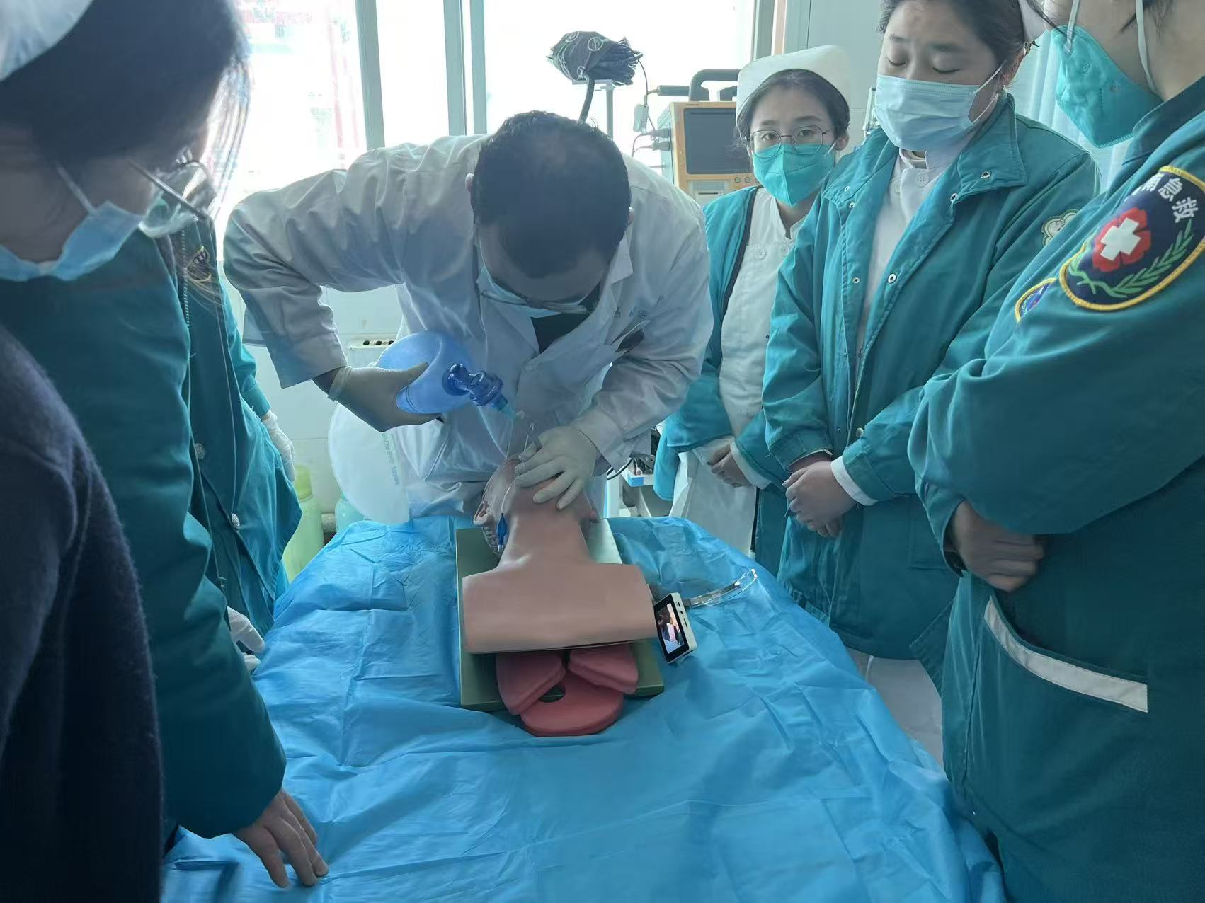 洛阳思亲医院：以学赋能急诊一线，罗耀刚主任系统讲解常见急症及规范处理，夯实急救基本功。