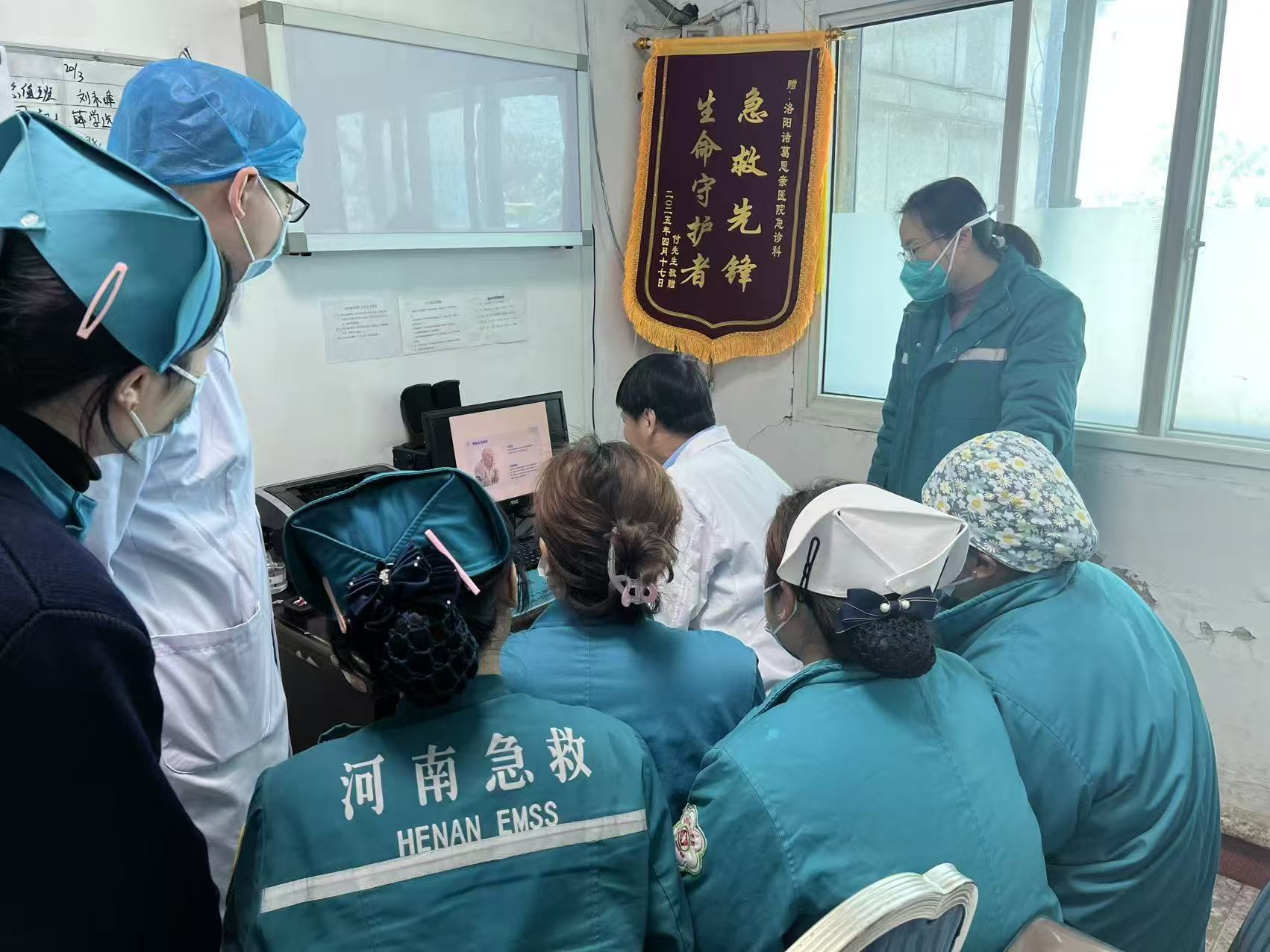 洛阳思亲医院：以学促练，以练赋能。李军主任开展紧急胸腔穿刺术教学，理论结合实操