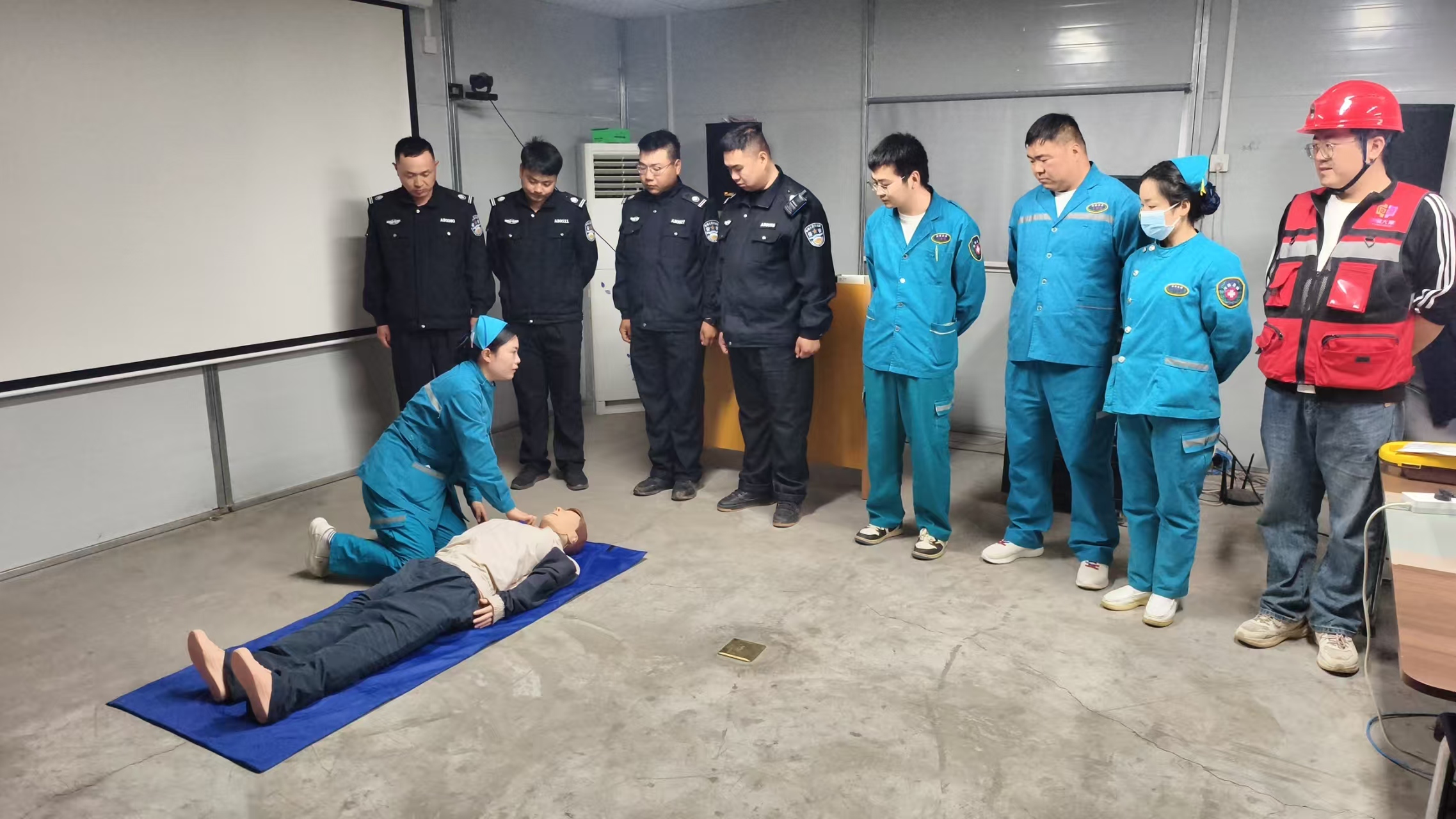 “救”在身边｜洛阳思亲医院急诊科走进中闽大秦项目部开展CPR与AED专项培训