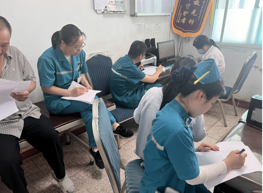 强基础、练硬功、保急诊-急诊科医护司学习理论知识及培训实践操作后集体考试